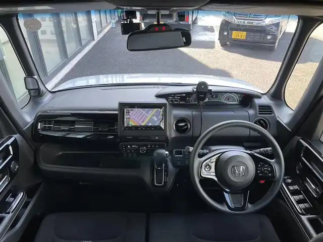 ホンダ Ｎ ＢＯＸ カスタム L 道央・札幌 2022(令4)年 2.5万km プレミアムサンライトホワイトパール ４WD/ワンオーナー/純正ディーラーOPナビ/CD/DVD/BT/フルセグ/ホンダセンシング/衝突被害軽減ブレーキ/横滑り防止装置/アダプティブクルーズコントロール/レーンキープアシスト/リアパーキングセンサー/バックカメラ/ビルトインETC/ドライブレコーダー/ECONモード/両側パワースライドドア/前席シートヒーター/ステアリングリモコン/電動パーキング/ブレーキホールド/プッシュスタート/リモートスタート/LEDヘッドライト/オートライト/オートハイビーム/フォグランプ/電動格納ミラー/ヘッドライトレベライザー/ヒーテッドドアミラー/ウィンカーミラー/純正フロアマット/ドアバイザー