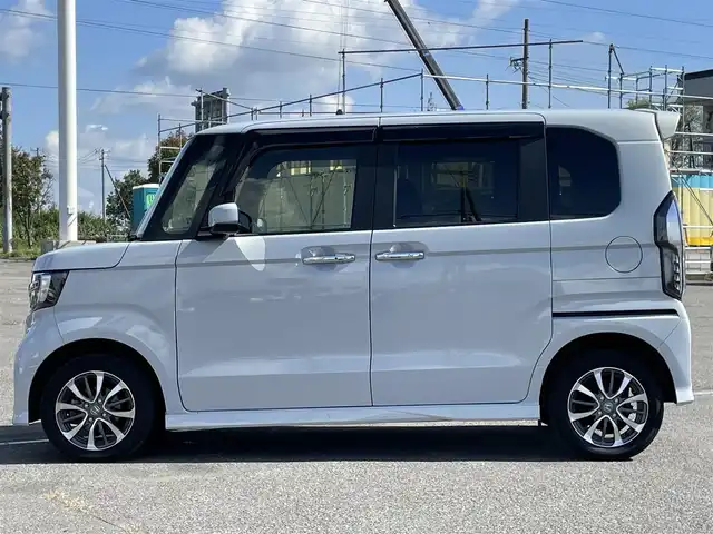 ホンダ Ｎ ＢＯＸ カスタム L 道央・札幌 2022(令4)年 2.5万km プレミアムサンライトホワイトパール ４WD/ワンオーナー/純正ディーラーOPナビ/CD/DVD/BT/フルセグ/ホンダセンシング/衝突被害軽減ブレーキ/横滑り防止装置/アダプティブクルーズコントロール/レーンキープアシスト/リアパーキングセンサー/バックカメラ/ビルトインETC/ドライブレコーダー/ECONモード/両側パワースライドドア/前席シートヒーター/ステアリングリモコン/電動パーキング/ブレーキホールド/プッシュスタート/リモートスタート/LEDヘッドライト/オートライト/オートハイビーム/フォグランプ/電動格納ミラー/ヘッドライトレベライザー/ヒーテッドドアミラー/ウィンカーミラー/純正フロアマット/ドアバイザー