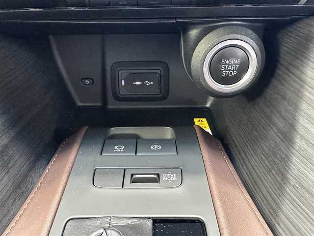 トヨタ ハリアー Z レザーパッケージ 島根県 2021(令3)年 4.5万km ホワイトパールクリスタルシャイン 登録時走行距離44494km/取扱説明書/保証書/純正12.3インチナビ/(BT/フルセグTV/AM/FM/ミラーキャスト)/全方位カメラ/JBLサウンド/置くだけ充電/シートメモリー/オートブレーキホールド/調光パノラマルーフ/ブラインドスポットモニター/デジタルインナーミラー/衝突被害軽減システム/車線逸脱警報/横滑り防止装置/レーダークルーズコントロール/レザーシート/ビルトインETC2.0/アイドリングストップ/LEDヘッドライト/フォグランプ/オートライト/ウィンカーミラー/電動格納ミラー/純正19インチAW/シートヒーター/ベンチレーションシート/ステアリングヒーター/プッシュスタート/スペアキー