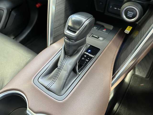 トヨタ ハリアー Z レザーパッケージ 島根県 2021(令3)年 4.5万km ホワイトパールクリスタルシャイン 登録時走行距離44494km/取扱説明書/保証書/純正12.3インチナビ/(BT/フルセグTV/AM/FM/ミラーキャスト)/全方位カメラ/JBLサウンド/置くだけ充電/シートメモリー/オートブレーキホールド/調光パノラマルーフ/ブラインドスポットモニター/デジタルインナーミラー/衝突被害軽減システム/車線逸脱警報/横滑り防止装置/レーダークルーズコントロール/レザーシート/ビルトインETC2.0/アイドリングストップ/LEDヘッドライト/フォグランプ/オートライト/ウィンカーミラー/電動格納ミラー/純正19インチAW/シートヒーター/ベンチレーションシート/ステアリングヒーター/プッシュスタート/スペアキー