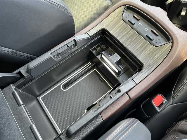 トヨタ ハリアー Z レザーパッケージ 島根県 2021(令3)年 4.5万km ホワイトパールクリスタルシャイン 登録時走行距離44494km/取扱説明書/保証書/純正12.3インチナビ/(BT/フルセグTV/AM/FM/ミラーキャスト)/全方位カメラ/JBLサウンド/置くだけ充電/シートメモリー/オートブレーキホールド/調光パノラマルーフ/ブラインドスポットモニター/デジタルインナーミラー/衝突被害軽減システム/車線逸脱警報/横滑り防止装置/レーダークルーズコントロール/レザーシート/ビルトインETC2.0/アイドリングストップ/LEDヘッドライト/フォグランプ/オートライト/ウィンカーミラー/電動格納ミラー/純正19インチAW/シートヒーター/ベンチレーションシート/ステアリングヒーター/プッシュスタート/スペアキー