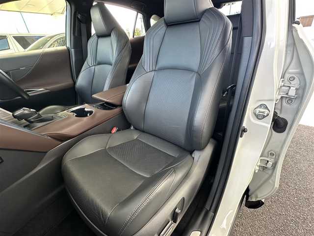 トヨタ ハリアー Z レザーパッケージ 島根県 2021(令3)年 4.5万km ホワイトパールクリスタルシャイン 登録時走行距離44494km/取扱説明書/保証書/純正12.3インチナビ/(BT/フルセグTV/AM/FM/ミラーキャスト)/全方位カメラ/JBLサウンド/置くだけ充電/シートメモリー/オートブレーキホールド/調光パノラマルーフ/ブラインドスポットモニター/デジタルインナーミラー/衝突被害軽減システム/車線逸脱警報/横滑り防止装置/レーダークルーズコントロール/レザーシート/ビルトインETC2.0/アイドリングストップ/LEDヘッドライト/フォグランプ/オートライト/ウィンカーミラー/電動格納ミラー/純正19インチAW/シートヒーター/ベンチレーションシート/ステアリングヒーター/プッシュスタート/スペアキー