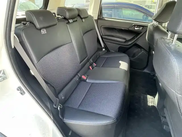 スバル フォレスター S－リミテッド 岐阜県 2015(平27)年 10.4万km クリスタルホワイトP (株)IDOMが運営する【じしゃロン多治見店】の自社ローン専用車両になります。こちらは現金またはオートローンご利用時の価格です。自社ローンご希望の方は別途その旨お申付け下さい。/ディーラーオプションナビ/　（Bluetooth/DVD/フルセグ）/4WD/アダプティブクルーズコントロール/レーンキープアシスト/衝突軽減ブレーキ/前席シートヒーター/前席パワーシート/アイドリングストップ/オートライト/フォグランプ/パドルシフト/ステアリングリモコン