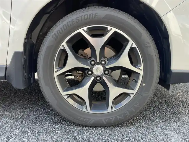 スバル フォレスター S－リミテッド 岐阜県 2015(平27)年 10.4万km クリスタルホワイトP (株)IDOMが運営する【じしゃロン多治見店】の自社ローン専用車両になります。こちらは現金またはオートローンご利用時の価格です。自社ローンご希望の方は別途その旨お申付け下さい。/ディーラーオプションナビ/　（Bluetooth/DVD/フルセグ）/4WD/アダプティブクルーズコントロール/レーンキープアシスト/衝突軽減ブレーキ/前席シートヒーター/前席パワーシート/アイドリングストップ/オートライト/フォグランプ/パドルシフト/ステアリングリモコン