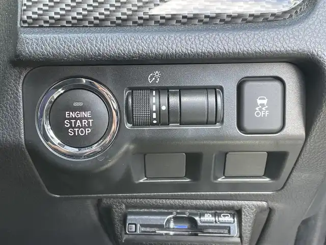 スバル フォレスター S－リミテッド 岐阜県 2015(平27)年 10.4万km クリスタルホワイトP (株)IDOMが運営する【じしゃロン多治見店】の自社ローン専用車両になります。こちらは現金またはオートローンご利用時の価格です。自社ローンご希望の方は別途その旨お申付け下さい。/ディーラーオプションナビ/　（Bluetooth/DVD/フルセグ）/4WD/アダプティブクルーズコントロール/レーンキープアシスト/衝突軽減ブレーキ/前席シートヒーター/前席パワーシート/アイドリングストップ/オートライト/フォグランプ/パドルシフト/ステアリングリモコン