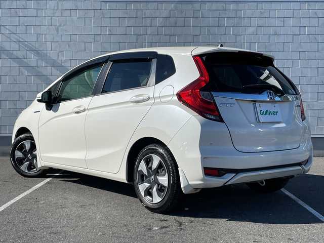 ホンダ フィット ハイブリット F 栃木県 2017(平29)年 6.1万km プレミアムホワイトパールⅡ ワンオーナー/純正インターナビ/品番:6WH4/Bluetooth/TV/CD/DVD/USB/HDMI/バックカメラ/ETC/横滑り防止装置/盗難防止装置/LEDヘッドライト/LEDフォグライト/オートライト/電動格納式リモコンカラードドアミラー(オートリトラミラー)/アームレスト付センターコンソールボックス/ラゲッジルームランプ/シートバックポケット(助手席)/フルオート・エアーコンディショナー(プラズマクラスター技術搭載)/プッシュスタート/スマートキー(スペアキー有)/取扱説明書/保証書