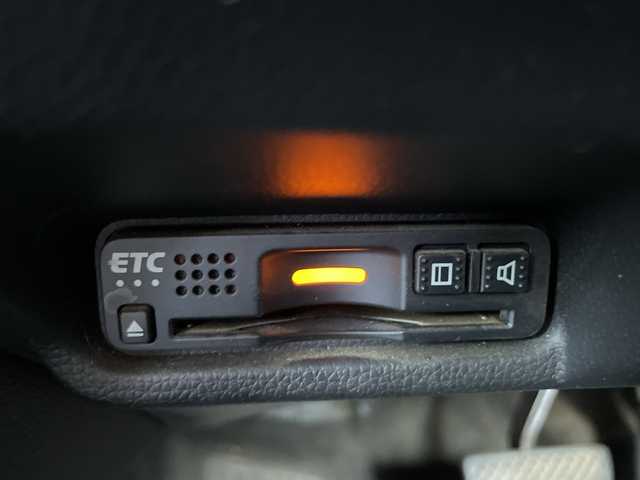 ホンダ フィット ハイブリット F 栃木県 2017(平29)年 6.1万km プレミアムホワイトパールⅡ ワンオーナー/純正インターナビ/品番:6WH4/Bluetooth/TV/CD/DVD/USB/HDMI/バックカメラ/ETC/横滑り防止装置/盗難防止装置/LEDヘッドライト/LEDフォグライト/オートライト/電動格納式リモコンカラードドアミラー(オートリトラミラー)/アームレスト付センターコンソールボックス/ラゲッジルームランプ/シートバックポケット(助手席)/フルオート・エアーコンディショナー(プラズマクラスター技術搭載)/プッシュスタート/スマートキー(スペアキー有)/取扱説明書/保証書