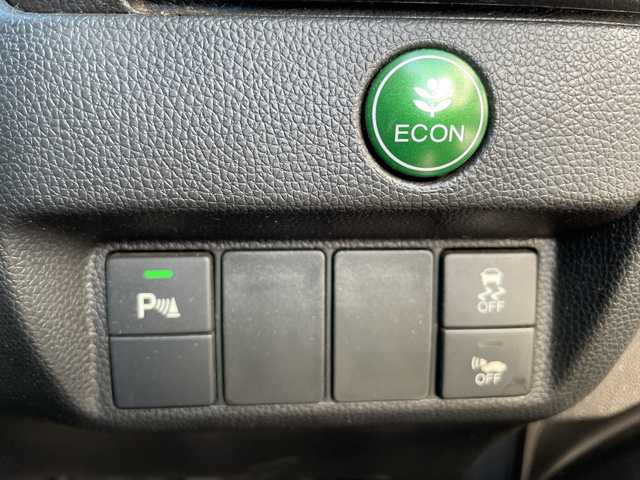 ホンダ フィット ハイブリット F 栃木県 2017(平29)年 6.1万km プレミアムホワイトパールⅡ ワンオーナー/純正インターナビ/品番:6WH4/Bluetooth/TV/CD/DVD/USB/HDMI/バックカメラ/ETC/横滑り防止装置/盗難防止装置/LEDヘッドライト/LEDフォグライト/オートライト/電動格納式リモコンカラードドアミラー(オートリトラミラー)/アームレスト付センターコンソールボックス/ラゲッジルームランプ/シートバックポケット(助手席)/フルオート・エアーコンディショナー(プラズマクラスター技術搭載)/プッシュスタート/スマートキー(スペアキー有)/取扱説明書/保証書