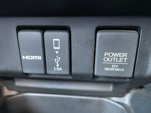 ホンダ フィット ハイブリット F 栃木県 2017(平29)年 6.1万km プレミアムホワイトパールⅡ ワンオーナー/純正インターナビ/品番:6WH4/Bluetooth/TV/CD/DVD/USB/HDMI/バックカメラ/ETC/横滑り防止装置/盗難防止装置/LEDヘッドライト/LEDフォグライト/オートライト/電動格納式リモコンカラードドアミラー(オートリトラミラー)/アームレスト付センターコンソールボックス/ラゲッジルームランプ/シートバックポケット(助手席)/フルオート・エアーコンディショナー(プラズマクラスター技術搭載)/プッシュスタート/スマートキー(スペアキー有)/取扱説明書/保証書