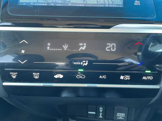 ホンダ フィット ハイブリット F 栃木県 2017(平29)年 6.1万km プレミアムホワイトパールⅡ ワンオーナー/純正インターナビ/品番:6WH4/Bluetooth/TV/CD/DVD/USB/HDMI/バックカメラ/ETC/横滑り防止装置/盗難防止装置/LEDヘッドライト/LEDフォグライト/オートライト/電動格納式リモコンカラードドアミラー(オートリトラミラー)/アームレスト付センターコンソールボックス/ラゲッジルームランプ/シートバックポケット(助手席)/フルオート・エアーコンディショナー(プラズマクラスター技術搭載)/プッシュスタート/スマートキー(スペアキー有)/取扱説明書/保証書