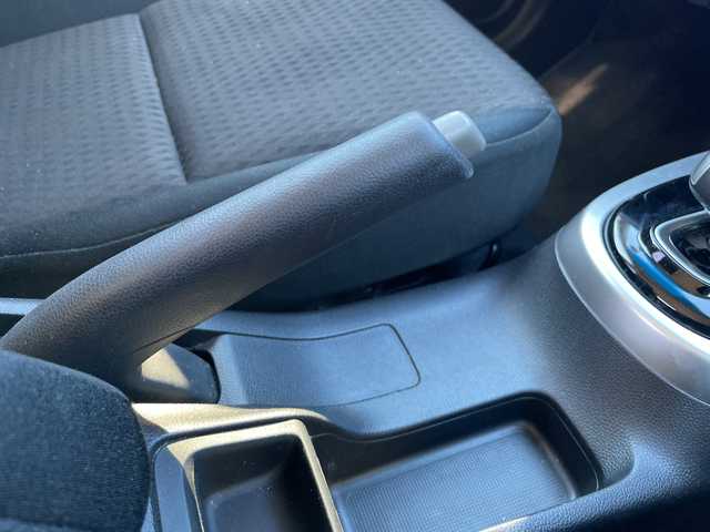 ホンダ フィット ハイブリット F 栃木県 2017(平29)年 6.1万km プレミアムホワイトパールⅡ ワンオーナー/純正インターナビ/品番:6WH4/Bluetooth/TV/CD/DVD/USB/HDMI/バックカメラ/ETC/横滑り防止装置/盗難防止装置/LEDヘッドライト/LEDフォグライト/オートライト/電動格納式リモコンカラードドアミラー(オートリトラミラー)/アームレスト付センターコンソールボックス/ラゲッジルームランプ/シートバックポケット(助手席)/フルオート・エアーコンディショナー(プラズマクラスター技術搭載)/プッシュスタート/スマートキー(スペアキー有)/取扱説明書/保証書