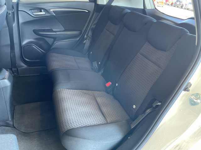 ホンダ フィット ハイブリット F 栃木県 2017(平29)年 6.1万km プレミアムホワイトパールⅡ ワンオーナー/純正インターナビ/品番:6WH4/Bluetooth/TV/CD/DVD/USB/HDMI/バックカメラ/ETC/横滑り防止装置/盗難防止装置/LEDヘッドライト/LEDフォグライト/オートライト/電動格納式リモコンカラードドアミラー(オートリトラミラー)/アームレスト付センターコンソールボックス/ラゲッジルームランプ/シートバックポケット(助手席)/フルオート・エアーコンディショナー(プラズマクラスター技術搭載)/プッシュスタート/スマートキー(スペアキー有)/取扱説明書/保証書