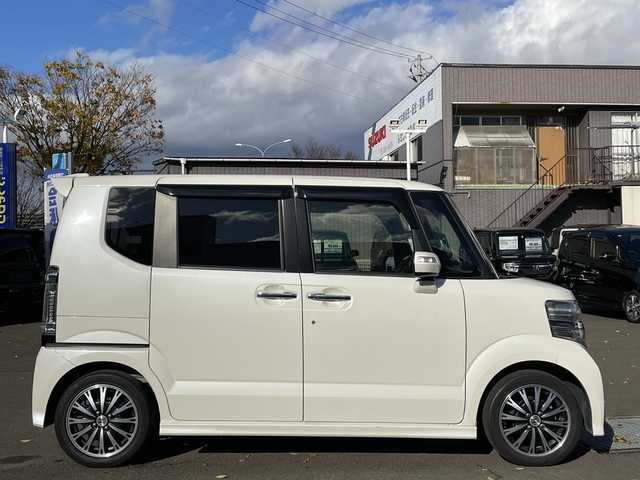 ホンダ Ｎ ＢＯＸ カスタム G ターボ Lパッケージ 宮城県 2015(平27)年 7.5万km プレミアムホワイトパールⅡ (株)IDOMが運営する【じしゃロン仙台店】の自社ローン専用車両になりますこちらは現金またはオートローンご利用時の価格です。自社ローンご希望の方は別途その旨お申付け下さい/SDナビ/Bluetooth/両側パワースライドドア/バックカメラ/ハーフレザーシート/プッシュスタート