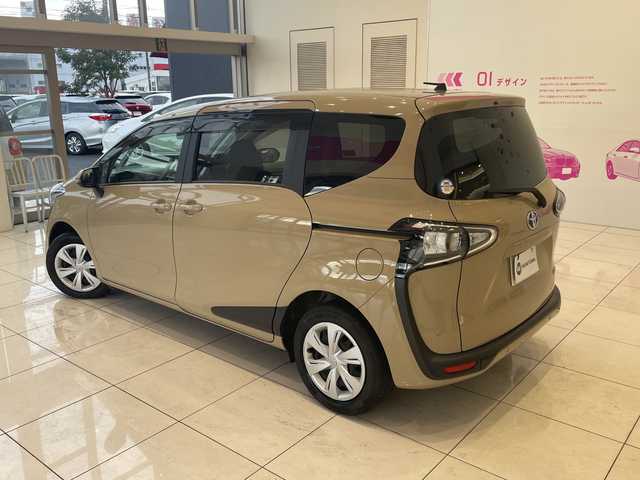 トヨタ シエンタ ハイブリッド G 埼玉県 2020(令2)年 3.3万km ベージュ トヨタセーフティセンス/純正9インチナビ/　　CD/DVD/BT/フルセグTV/パノラミックビューモニター/両側パワースライドドア/クルーズコントロール/LEDオートライト/シートヒーター/ステアヒーター/ステアリングスイッチ/プッシュスタート/ETC/禁煙車