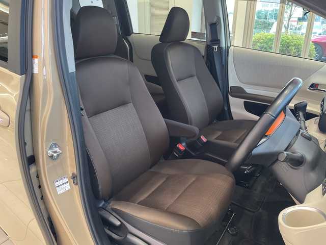 トヨタ シエンタ ハイブリッド G 埼玉県 2020(令2)年 3.3万km ベージュ トヨタセーフティセンス/純正9インチナビ/　　CD/DVD/BT/フルセグTV/パノラミックビューモニター/両側パワースライドドア/クルーズコントロール/LEDオートライト/シートヒーター/ステアヒーター/ステアリングスイッチ/プッシュスタート/ETC/禁煙車