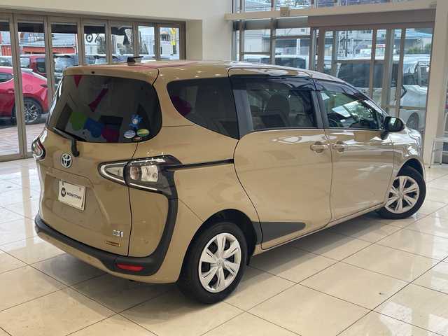 トヨタ シエンタ ハイブリッド G 埼玉県 2020(令2)年 3.3万km ベージュ トヨタセーフティセンス/純正9インチナビ/　　CD/DVD/BT/フルセグTV/パノラミックビューモニター/両側パワースライドドア/クルーズコントロール/LEDオートライト/シートヒーター/ステアヒーター/ステアリングスイッチ/プッシュスタート/ETC/禁煙車