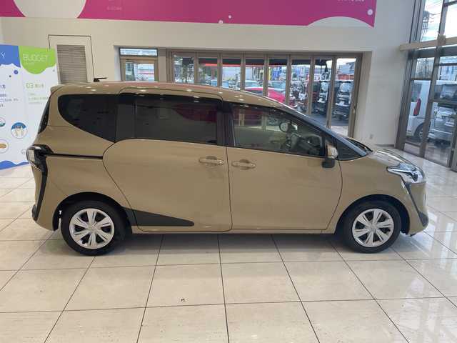 トヨタ シエンタ ハイブリッド G 埼玉県 2020(令2)年 3.3万km ベージュ トヨタセーフティセンス/純正9インチナビ/　　CD/DVD/BT/フルセグTV/パノラミックビューモニター/両側パワースライドドア/クルーズコントロール/LEDオートライト/シートヒーター/ステアヒーター/ステアリングスイッチ/プッシュスタート/ETC/禁煙車