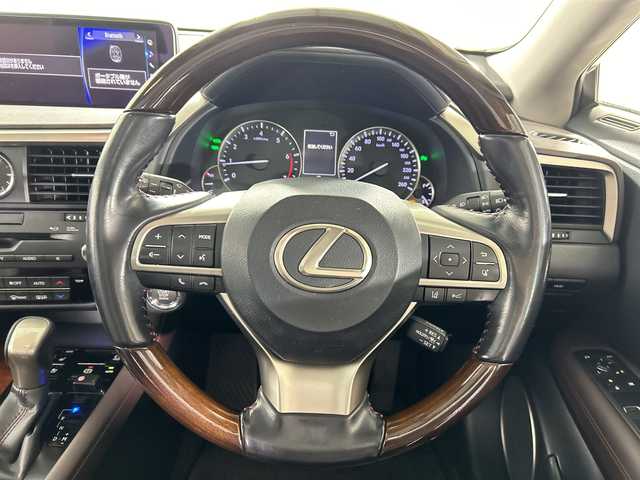 レクサス ＲＸ 200t バージョンL 佐賀県 2016(平28)年 5万km ソニッククォーツ 純正12.3インチナビ/フルセグTV/CD/DVD/Bluetooth/全方位カメラ/衝突被害軽減システム/レーダークルーズコントロール/レーンアシスト/ブラインドスポットモニター/先行車発進告知機能/横滑り防止装置/ヘッドアップディスプレイ/コーナーセンサー/オートライト/オートマチックハイビーム/LEDヘッドライト/LEDフォグライト/電子パーキング/ブレーキホールド/ビルトインETC/前後ドライブレコーダー/運転席・助手席シートヒーター/運転席・助手席エアシート/運転席・助手席パワーシート/運転席メモリーシート/ISOFIX対応/ステアリングヒーター/純正フロアマット/純正20インチアルミホイール/ドアバイザー/スマートキー×２/カードキー×１
