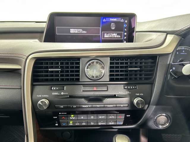 レクサス ＲＸ 200t バージョンL 佐賀県 2016(平28)年 5万km ソニッククォーツ 純正12.3インチナビ/フルセグTV/CD/DVD/Bluetooth/全方位カメラ/衝突被害軽減システム/レーダークルーズコントロール/レーンアシスト/ブラインドスポットモニター/先行車発進告知機能/横滑り防止装置/ヘッドアップディスプレイ/コーナーセンサー/オートライト/オートマチックハイビーム/LEDヘッドライト/LEDフォグライト/電子パーキング/ブレーキホールド/ビルトインETC/前後ドライブレコーダー/運転席・助手席シートヒーター/運転席・助手席エアシート/運転席・助手席パワーシート/運転席メモリーシート/ISOFIX対応/ステアリングヒーター/純正フロアマット/純正20インチアルミホイール/ドアバイザー/スマートキー×２/カードキー×１