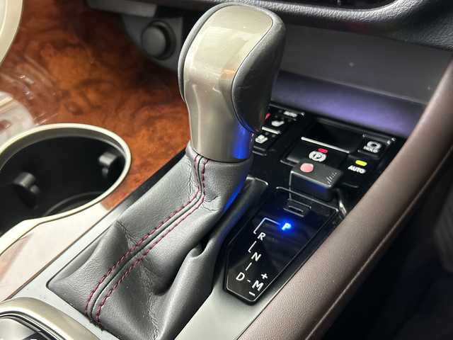 レクサス ＲＸ 200t バージョンL 佐賀県 2016(平28)年 5万km ソニッククォーツ 純正12.3インチナビ/フルセグTV/CD/DVD/Bluetooth/全方位カメラ/衝突被害軽減システム/レーダークルーズコントロール/レーンアシスト/ブラインドスポットモニター/先行車発進告知機能/横滑り防止装置/ヘッドアップディスプレイ/コーナーセンサー/オートライト/オートマチックハイビーム/LEDヘッドライト/LEDフォグライト/電子パーキング/ブレーキホールド/ビルトインETC/前後ドライブレコーダー/運転席・助手席シートヒーター/運転席・助手席エアシート/運転席・助手席パワーシート/運転席メモリーシート/ISOFIX対応/ステアリングヒーター/純正フロアマット/純正20インチアルミホイール/ドアバイザー/スマートキー×２/カードキー×１