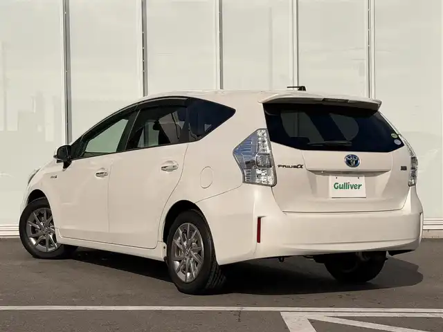 トヨタ プリウス α S チューンブラック 神奈川県 2014(平26)年 10万km ホワイトパールクリスタルシャイン ・９インチナビ　/・バックカメラ　/・ＥＴＣ/・フォグランプ　/・オートライト　/・Ｂｌｕｅｔｏｏｔｈ　/・ＤＶＤ　ＣＤ　/・フルセグＴＶ　/・スマートキー　/・プッシュスタート　/・オートエアコン　/・純正フロアマット　/・リアワイパー