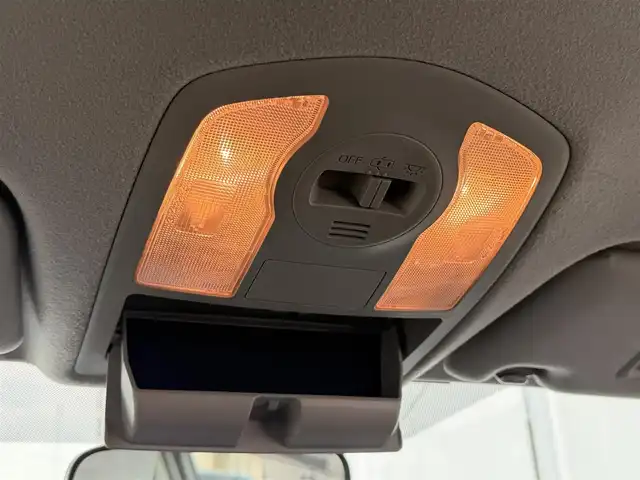 トヨタ プリウス α S チューンブラック 神奈川県 2014(平26)年 10万km ホワイトパールクリスタルシャイン ・９インチナビ　/・バックカメラ　/・ＥＴＣ/・フォグランプ　/・オートライト　/・Ｂｌｕｅｔｏｏｔｈ　/・ＤＶＤ　ＣＤ　/・フルセグＴＶ　/・スマートキー　/・プッシュスタート　/・オートエアコン　/・純正フロアマット　/・リアワイパー