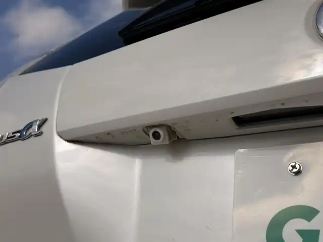 トヨタ プリウス α S チューンブラック 神奈川県 2014(平26)年 10万km ホワイトパールクリスタルシャイン ・９インチナビ　/・バックカメラ　/・ＥＴＣ/・フォグランプ　/・オートライト　/・Ｂｌｕｅｔｏｏｔｈ　/・ＤＶＤ　ＣＤ　/・フルセグＴＶ　/・スマートキー　/・プッシュスタート　/・オートエアコン　/・純正フロアマット　/・リアワイパー