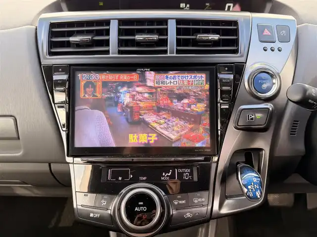 トヨタ プリウス α S チューンブラック 神奈川県 2014(平26)年 10万km ホワイトパールクリスタルシャイン ・９インチナビ　/・バックカメラ　/・ＥＴＣ/・フォグランプ　/・オートライト　/・Ｂｌｕｅｔｏｏｔｈ　/・ＤＶＤ　ＣＤ　/・フルセグＴＶ　/・スマートキー　/・プッシュスタート　/・オートエアコン　/・純正フロアマット　/・リアワイパー