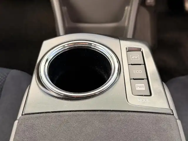 トヨタ プリウス α S チューンブラック 神奈川県 2014(平26)年 10万km ホワイトパールクリスタルシャイン ・９インチナビ　/・バックカメラ　/・ＥＴＣ/・フォグランプ　/・オートライト　/・Ｂｌｕｅｔｏｏｔｈ　/・ＤＶＤ　ＣＤ　/・フルセグＴＶ　/・スマートキー　/・プッシュスタート　/・オートエアコン　/・純正フロアマット　/・リアワイパー