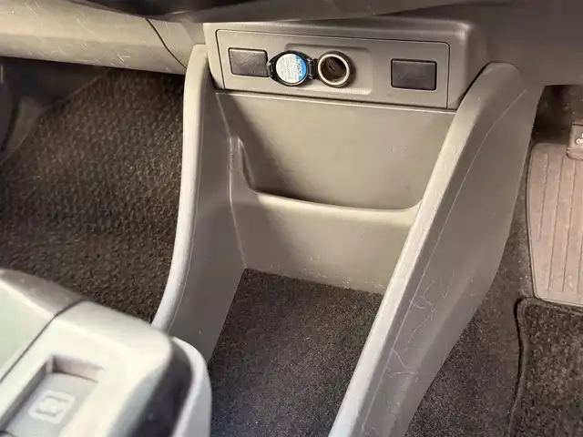 トヨタ プリウス α S チューンブラック 神奈川県 2014(平26)年 10万km ホワイトパールクリスタルシャイン ・９インチナビ　/・バックカメラ　/・ＥＴＣ/・フォグランプ　/・オートライト　/・Ｂｌｕｅｔｏｏｔｈ　/・ＤＶＤ　ＣＤ　/・フルセグＴＶ　/・スマートキー　/・プッシュスタート　/・オートエアコン　/・純正フロアマット　/・リアワイパー