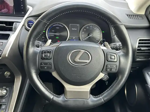 レクサス ＮＸ 300h Iパッケージ 茨城県 2019(平31)年 8万km ソニッククォーツ 後期型モデル/メーカーナビ/バックカメラ/BSM/三眼LEDヘッドライト/ドアバイザー/フロアマット/レクサスセーフティセンス/革シート/シートヒーター/ステアリングヒーター/ステアリングスイッチ/レーダークルーズコントロール/パワーバックドア/バックカメラ