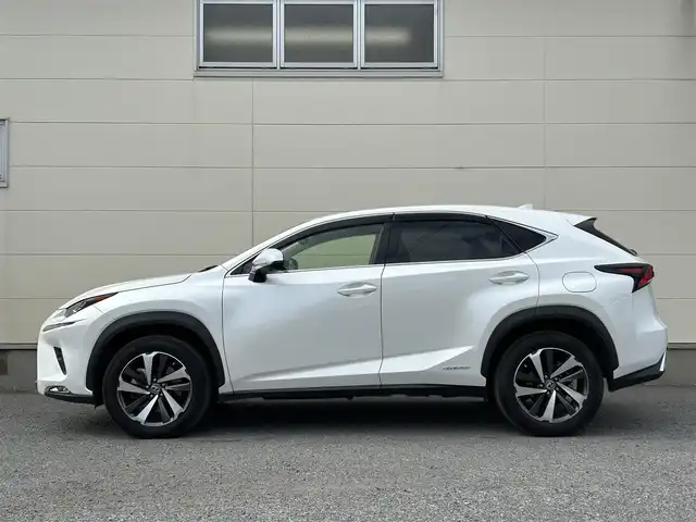 レクサス ＮＸ 300h Iパッケージ 茨城県 2019(平31)年 8万km ソニッククォーツ 後期型モデル/メーカーナビ/バックカメラ/BSM/三眼LEDヘッドライト/ドアバイザー/フロアマット/レクサスセーフティセンス/革シート/シートヒーター/ステアリングヒーター/ステアリングスイッチ/レーダークルーズコントロール/パワーバックドア/バックカメラ