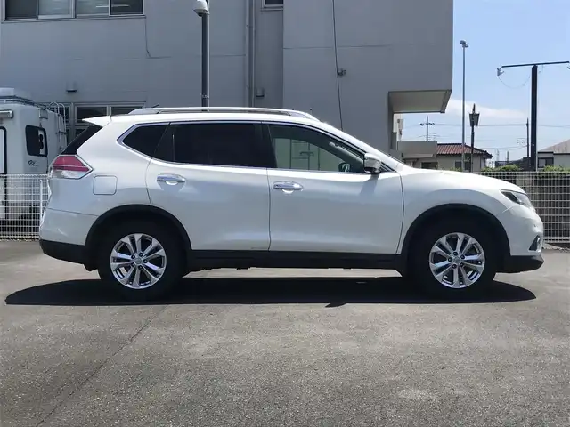 日産 エクストレイル 20Xtt エマージェンシーブレーキ 栃木県 2017(平29)年 9.9万km ブリリアントホワイトパール 株)IDOMが運営する【じしゃロン小山店】の自社ローン専用車両になります。こちらは現金またはオートローンご利用時の価格です。自社ローンご希望の方は別途その旨お申付け下さい//禁煙車/純正フルセグナビ/（CD/DVD/AM/FMラジオ）/(Bluetooth)/スマートキー/プッシュスタート/バックカメラ/ＥＴＣ/エマージェンシーブレーキ/車線逸脱警報/コーナーセンサー/パワーバックドア/４WD/シートヒーター/ヒルディングコントロール/ルーフレール/ステアリングリモコン/電動格納ドアミラー/パワーウインドウ/防眩ミラー/オートライト