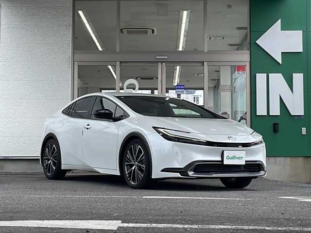 トヨタ プリウス G 愛知県 2023(令5)年 3.6万km プラチナホワイトパールマイカ 禁煙車/純正メーカーナビ/フルセグ/アダプティプクルーズコントロール/ブラインドスポットモニター/デジタルインナーミラー/パノラミックビューモニター/ETC/前後コーナーセンサー/クリアランスソナー/寒冷地仕様/Bluetooth/ステアリングリモコン/オートライト/オートハイビーム/LEDヘッドライト/100V充電/シートヒーター（D/N席）/純正アルミ/純正フロアマット/スペアキー/取説/保証書