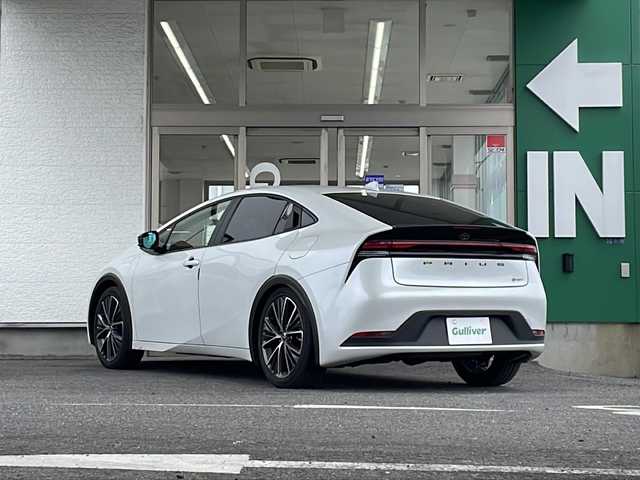 トヨタ プリウス G 愛知県 2023(令5)年 3.6万km プラチナホワイトパールマイカ 禁煙車/純正メーカーナビ/フルセグ/アダプティプクルーズコントロール/ブラインドスポットモニター/デジタルインナーミラー/パノラミックビューモニター/ETC/前後コーナーセンサー/クリアランスソナー/寒冷地仕様/Bluetooth/ステアリングリモコン/オートライト/オートハイビーム/LEDヘッドライト/100V充電/シートヒーター（D/N席）/純正アルミ/純正フロアマット/スペアキー/取説/保証書