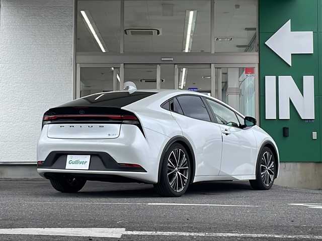 トヨタ プリウス G 愛知県 2023(令5)年 3.6万km プラチナホワイトパールマイカ 禁煙車/純正メーカーナビ/フルセグ/アダプティプクルーズコントロール/ブラインドスポットモニター/デジタルインナーミラー/パノラミックビューモニター/ETC/前後コーナーセンサー/クリアランスソナー/寒冷地仕様/Bluetooth/ステアリングリモコン/オートライト/オートハイビーム/LEDヘッドライト/100V充電/シートヒーター（D/N席）/純正アルミ/純正フロアマット/スペアキー/取説/保証書