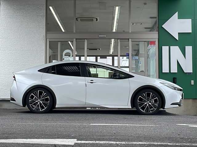 トヨタ プリウス G 愛知県 2023(令5)年 3.6万km プラチナホワイトパールマイカ 禁煙車/純正メーカーナビ/フルセグ/アダプティプクルーズコントロール/ブラインドスポットモニター/デジタルインナーミラー/パノラミックビューモニター/ETC/前後コーナーセンサー/クリアランスソナー/寒冷地仕様/Bluetooth/ステアリングリモコン/オートライト/オートハイビーム/LEDヘッドライト/100V充電/シートヒーター（D/N席）/純正アルミ/純正フロアマット/スペアキー/取説/保証書