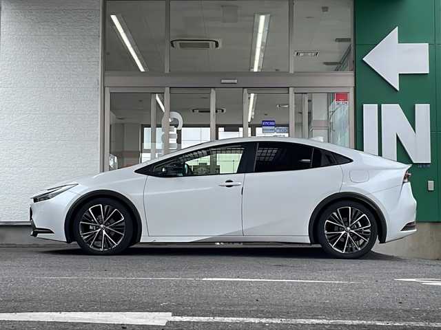 トヨタ プリウス G 愛知県 2023(令5)年 3.6万km プラチナホワイトパールマイカ 禁煙車/純正メーカーナビ/フルセグ/アダプティプクルーズコントロール/ブラインドスポットモニター/デジタルインナーミラー/パノラミックビューモニター/ETC/前後コーナーセンサー/クリアランスソナー/寒冷地仕様/Bluetooth/ステアリングリモコン/オートライト/オートハイビーム/LEDヘッドライト/100V充電/シートヒーター（D/N席）/純正アルミ/純正フロアマット/スペアキー/取説/保証書