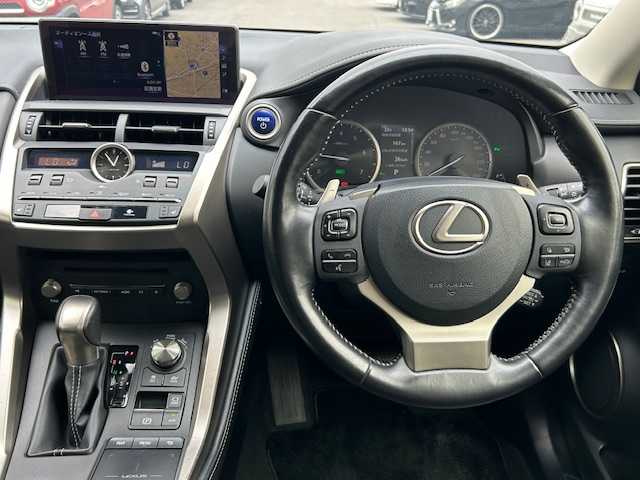 レクサス ＮＸ 300h Iパッケージ 静岡県 2019(令1)年 7万km グラファイトブラックガラスフレーク 純正メモリナビ（AM/FM/CD/DVD/BT接続）/黒革シート/3眼LEDヘッドライト/シーケンシャルウインカー/フルセグTV/バックカメラ/前後ドライブレコーダー/ビルトインETC2.0/パワーバックドア/前席パワーシート/運転席シートメモリー/ステアリングヒーター/前席シートヒーター/レーダークルーズコントロール/電動パーキングブレーキ/オートホールド/パドルシフト/プリクラッシュセーフティ/レーンキープアシスト/横滑り防止装置/純正17インチアルミホイール/純正フロアマット/前後コーナーセンサー/クリアランスソナー/プッシュスタート/スマートキー/取り扱い説明書/保証書