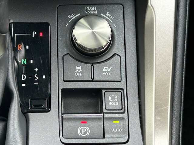 レクサス ＮＸ 300h Iパッケージ 静岡県 2019(令1)年 7万km グラファイトブラックガラスフレーク 純正メモリナビ（AM/FM/CD/DVD/BT接続）/黒革シート/3眼LEDヘッドライト/シーケンシャルウインカー/フルセグTV/バックカメラ/前後ドライブレコーダー/ビルトインETC2.0/パワーバックドア/前席パワーシート/運転席シートメモリー/ステアリングヒーター/前席シートヒーター/レーダークルーズコントロール/電動パーキングブレーキ/オートホールド/パドルシフト/プリクラッシュセーフティ/レーンキープアシスト/横滑り防止装置/純正17インチアルミホイール/純正フロアマット/前後コーナーセンサー/クリアランスソナー/プッシュスタート/スマートキー/取り扱い説明書/保証書