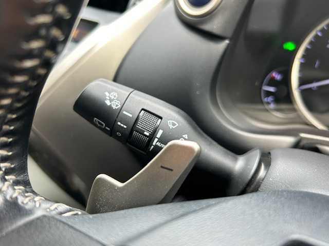 レクサス ＮＸ 300h Iパッケージ 静岡県 2019(令1)年 7万km グラファイトブラックガラスフレーク 純正メモリナビ（AM/FM/CD/DVD/BT接続）/黒革シート/3眼LEDヘッドライト/シーケンシャルウインカー/フルセグTV/バックカメラ/前後ドライブレコーダー/ビルトインETC2.0/パワーバックドア/前席パワーシート/運転席シートメモリー/ステアリングヒーター/前席シートヒーター/レーダークルーズコントロール/電動パーキングブレーキ/オートホールド/パドルシフト/プリクラッシュセーフティ/レーンキープアシスト/横滑り防止装置/純正17インチアルミホイール/純正フロアマット/前後コーナーセンサー/クリアランスソナー/プッシュスタート/スマートキー/取り扱い説明書/保証書