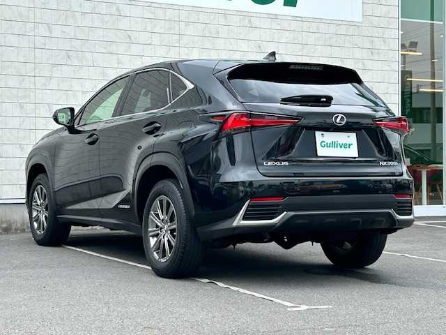 レクサス ＮＸ 300h Iパッケージ 栃木県 2019(令1)年 7万km グラファイトブラックガラスフレーク 純正メモリナビ（AM/FM/CD/DVD/BT接続）/黒革シート/3眼LEDヘッドライト/シーケンシャルウインカー/フルセグTV/バックカメラ/前後ドライブレコーダー/ビルトインETC2.0/パワーバックドア/前席パワーシート/運転席シートメモリー/ステアリングヒーター/前席シートヒーター/レーダークルーズコントロール/電動パーキングブレーキ/オートホールド/パドルシフト/プリクラッシュセーフティ/レーンキープアシスト/横滑り防止装置/純正17インチアルミホイール/純正フロアマット/前後コーナーセンサー/クリアランスソナー/プッシュスタート/スマートキー/取り扱い説明書/保証書