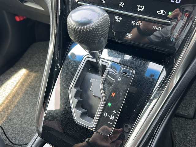 トヨタ ハリアー プレミアム スタイルノアール 石川県 2019(令1)年 8.3万km ブラックマイカ ワンオーナー/セーフティセンス/・プリクラッシュセーフティシステム/・レーンディパーチャーアラート/・アダプティブハイビーム/・レーダークルーズコントロール/・インテリアクリアランスソナー/ムーンルーフ/社外10インチメモリナビゲーション/【CD・DVD・Bluetooth・・SD・フルセグTV】/型番：EX10Z/黒革シート/運転席パワーシート/モデリスタフルエアロ/パワーバックドア/ビルトインETC/社外ドライブレコーダー/スマートキー/・プッシュスタート/・スペアキー/・カードキー/純正フロアマット/純正ドアバイザー/取扱説明書/新車時保証書