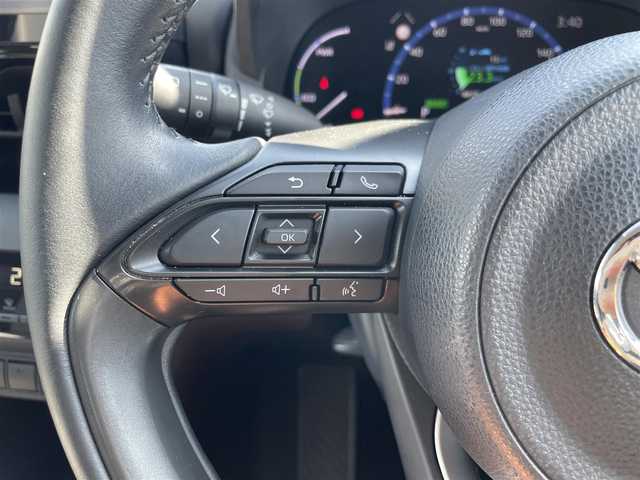 トヨタ ヤリスクロス ハイブリッド Z 福岡県 2021(令3)年 4.2万km センシュアルレッドマイカ Wエアバッグ/衝突被害軽減システム/ドライブレコーダー/車外カメラ(前後)/LEDオートライト・オートハイビーム/オートクルーズ/レーンアシスト/横滑り防止装置/コーナーセンサー/純正アルミホイール/純正フロアマット/D席パワーシート/AAC