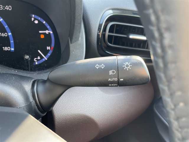 トヨタ ヤリスクロス ハイブリッド Z 福岡県 2021(令3)年 4.2万km センシュアルレッドマイカ Wエアバッグ/衝突被害軽減システム/ドライブレコーダー/車外カメラ(前後)/LEDオートライト・オートハイビーム/オートクルーズ/レーンアシスト/横滑り防止装置/コーナーセンサー/純正アルミホイール/純正フロアマット/D席パワーシート/AAC