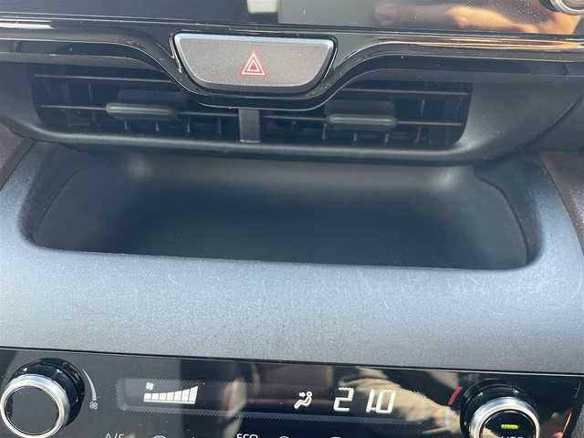 トヨタ ヤリスクロス ハイブリッド Z 福岡県 2021(令3)年 4.2万km センシュアルレッドマイカ Wエアバッグ/衝突被害軽減システム/ドライブレコーダー/車外カメラ(前後)/LEDオートライト・オートハイビーム/オートクルーズ/レーンアシスト/横滑り防止装置/コーナーセンサー/純正アルミホイール/純正フロアマット/D席パワーシート/AAC