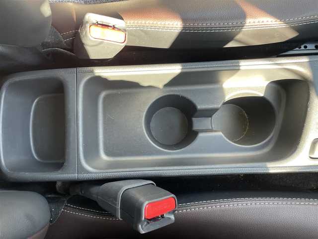 トヨタ ヤリスクロス ハイブリッド Z 福岡県 2021(令3)年 4.2万km センシュアルレッドマイカ Wエアバッグ/衝突被害軽減システム/ドライブレコーダー/車外カメラ(前後)/LEDオートライト・オートハイビーム/オートクルーズ/レーンアシスト/横滑り防止装置/コーナーセンサー/純正アルミホイール/純正フロアマット/D席パワーシート/AAC