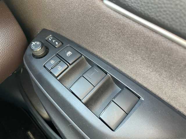 トヨタ ヤリスクロス ハイブリッド Z 福岡県 2021(令3)年 4.2万km センシュアルレッドマイカ Wエアバッグ/衝突被害軽減システム/ドライブレコーダー/車外カメラ(前後)/LEDオートライト・オートハイビーム/オートクルーズ/レーンアシスト/横滑り防止装置/コーナーセンサー/純正アルミホイール/純正フロアマット/D席パワーシート/AAC