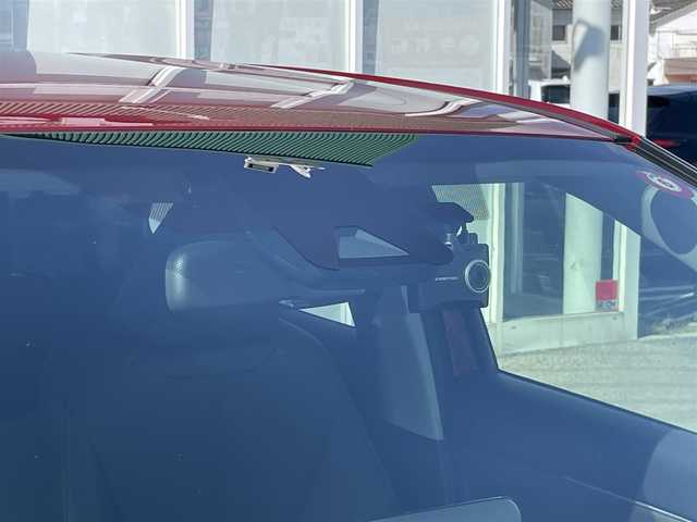 トヨタ ヤリスクロス ハイブリッド Z 福岡県 2021(令3)年 4.2万km センシュアルレッドマイカ Wエアバッグ/衝突被害軽減システム/ドライブレコーダー/車外カメラ(前後)/LEDオートライト・オートハイビーム/オートクルーズ/レーンアシスト/横滑り防止装置/コーナーセンサー/純正アルミホイール/純正フロアマット/D席パワーシート/AAC