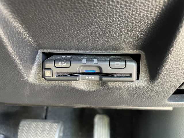 トヨタ ヤリスクロス ハイブリッド Z 福岡県 2021(令3)年 4.2万km センシュアルレッドマイカ Wエアバッグ/衝突被害軽減システム/ドライブレコーダー/車外カメラ(前後)/LEDオートライト・オートハイビーム/オートクルーズ/レーンアシスト/横滑り防止装置/コーナーセンサー/純正アルミホイール/純正フロアマット/D席パワーシート/AAC